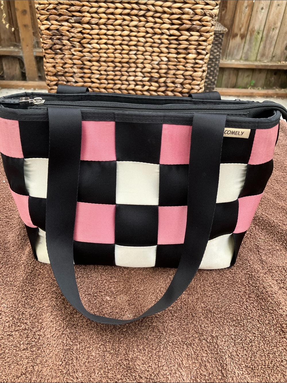 COMELY Seat Belt Bag black, pink, cream